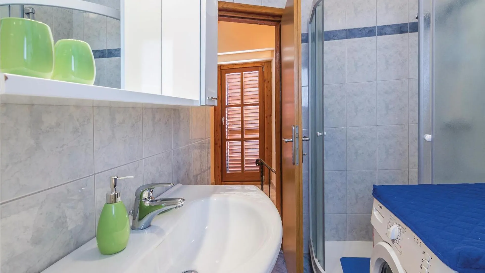 4 Bedroom Cozy Home In Puzari 0*, Pican