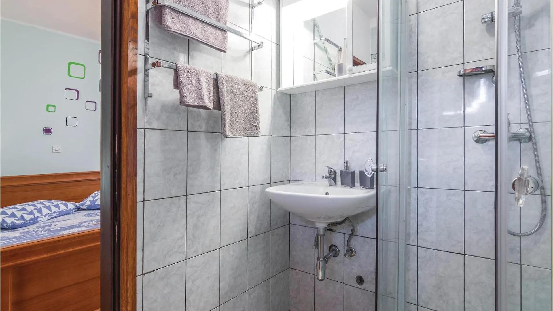 Holiday home 4 Bedroom Cozy Home In Puzari Croatia
