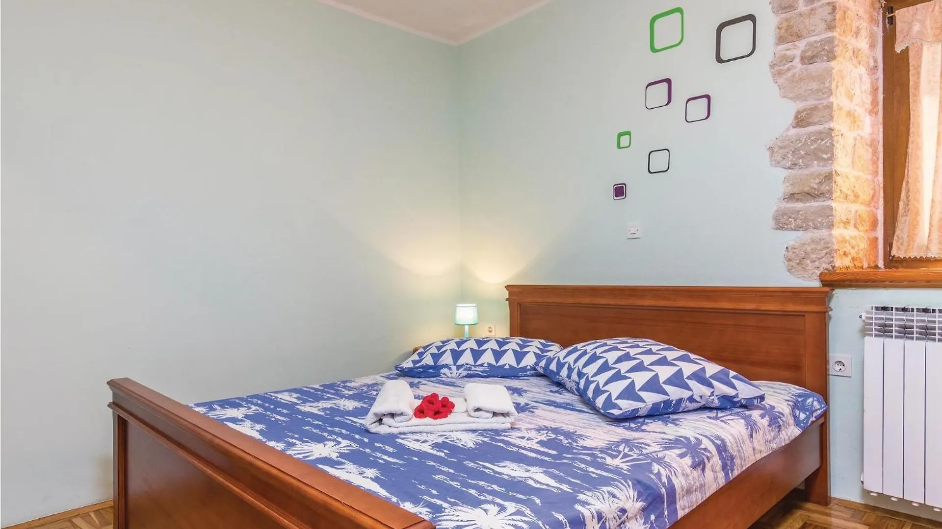 Holiday home 4 Bedroom Cozy Home In Puzari Croatia