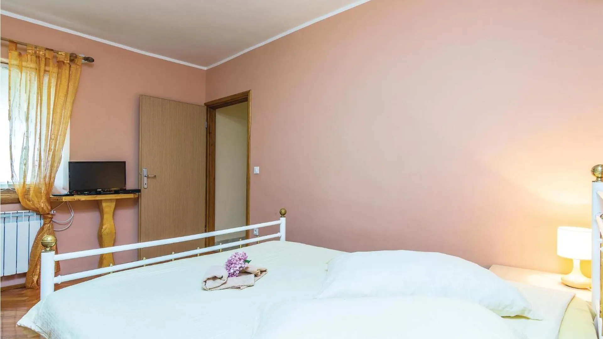 4 Bedroom Cozy Home In Puzari Croatia