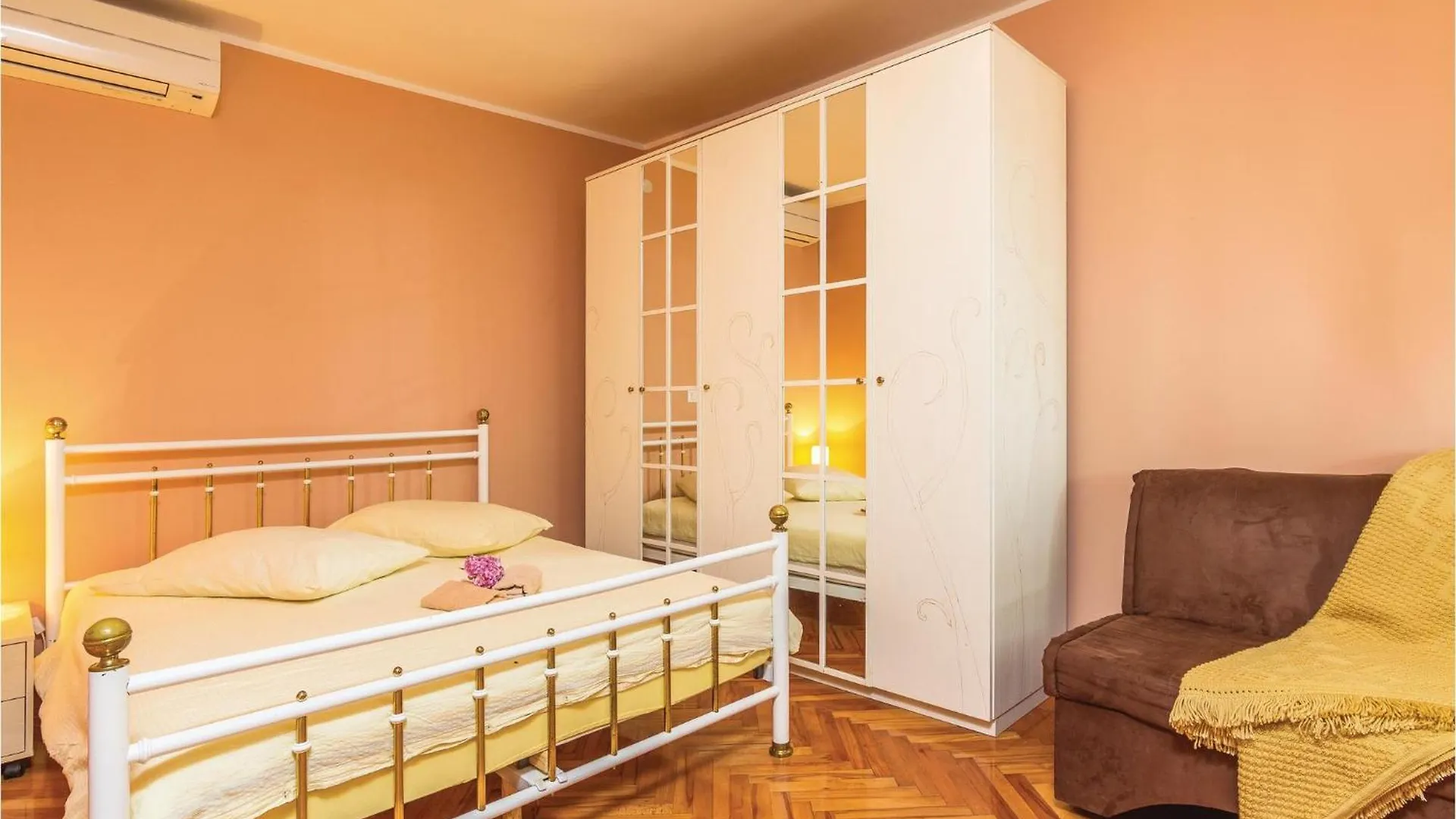 4 Bedroom Cozy Home In Puzari Croatia