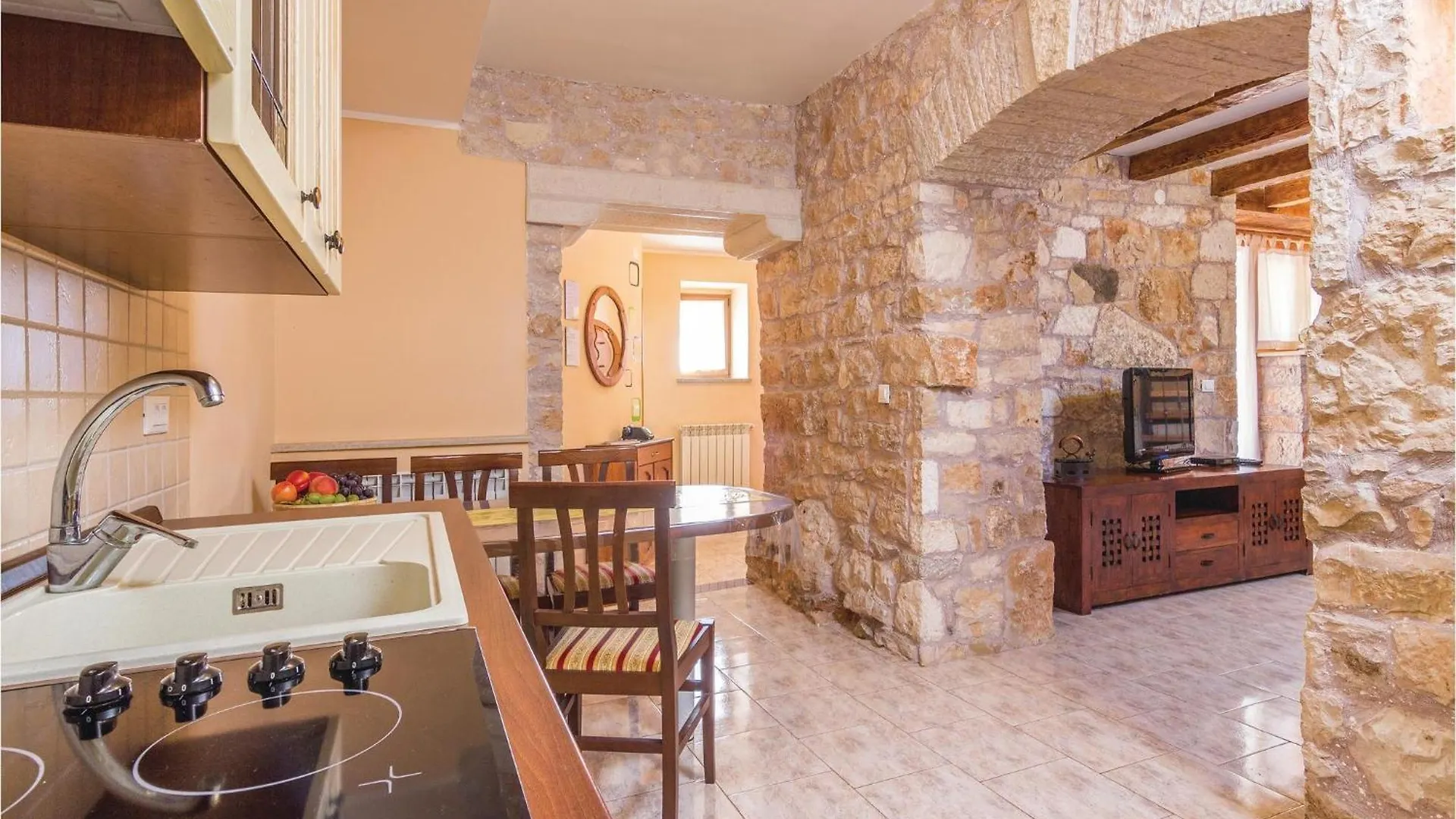 4 Bedroom Cozy Home In Puzari Pican
