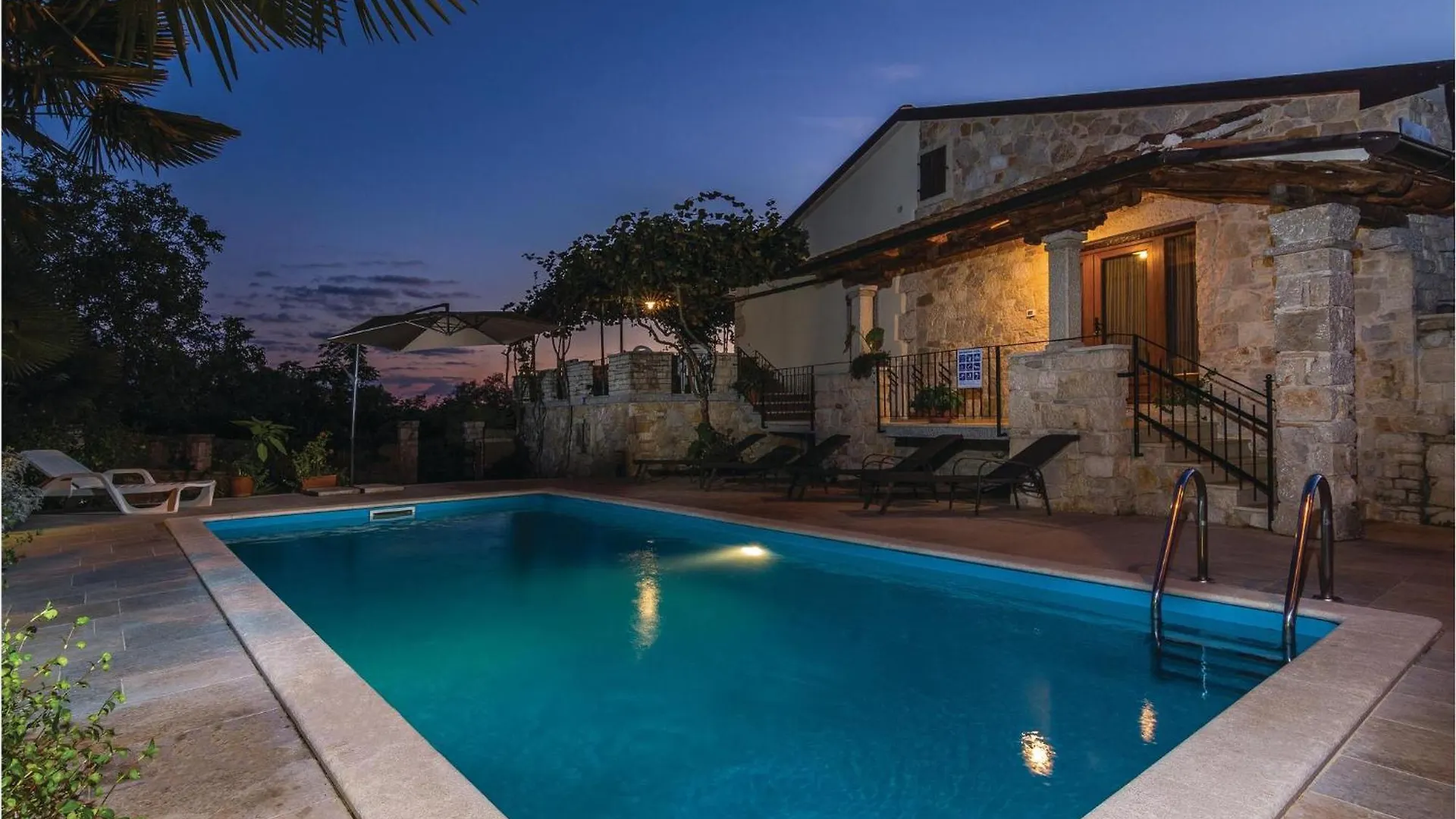 Holiday home 4 Bedroom Cozy Home In Puzari