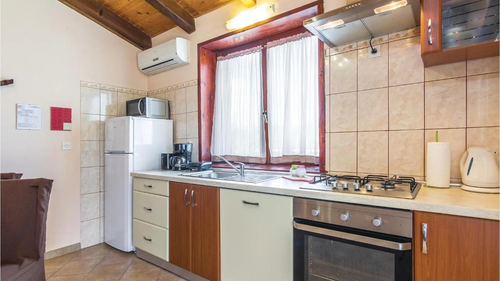 4 Bedroom Cozy Home In Puzari Holiday home Pican