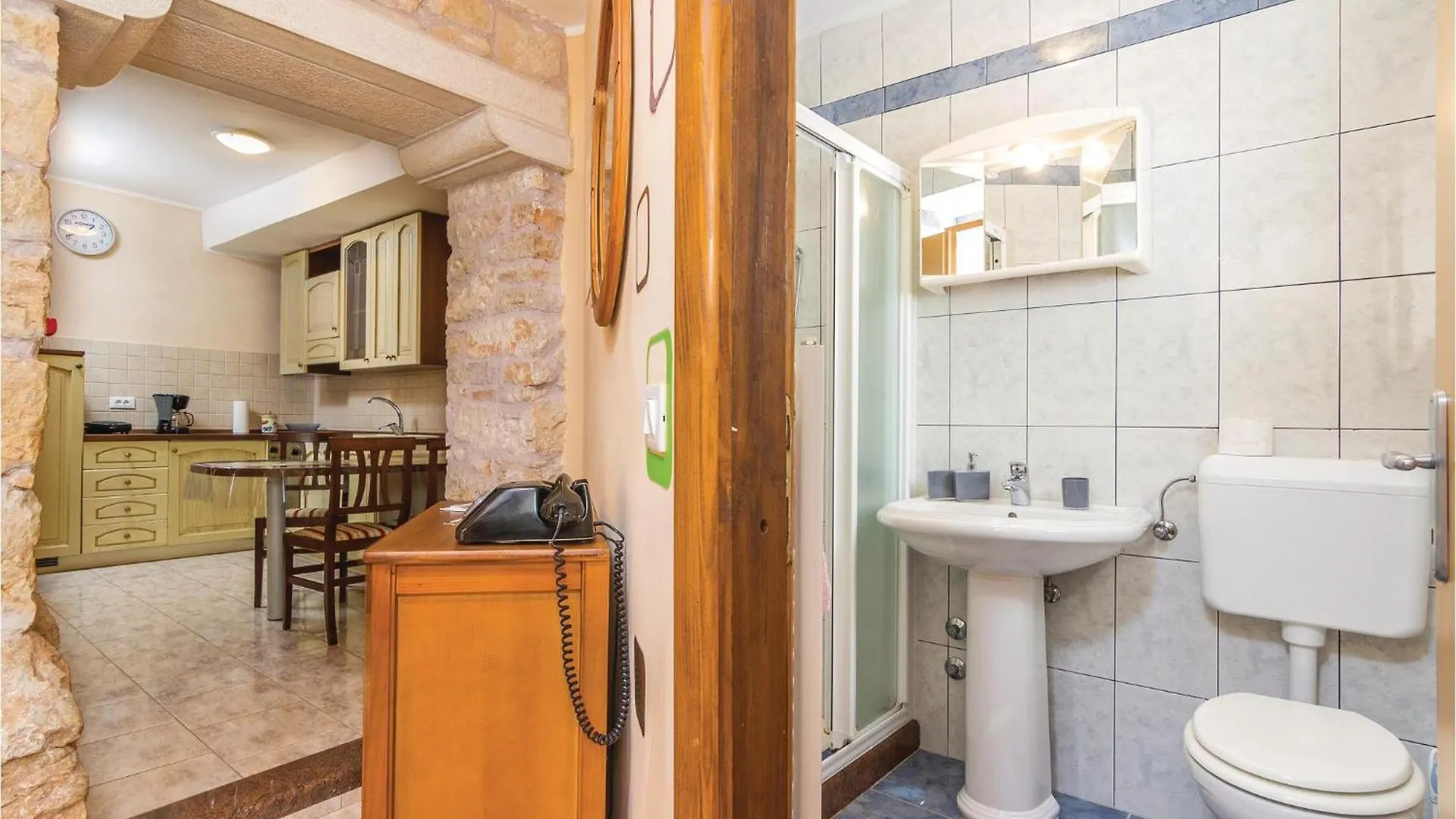 4 Bedroom Cozy Home In Puzari Pican