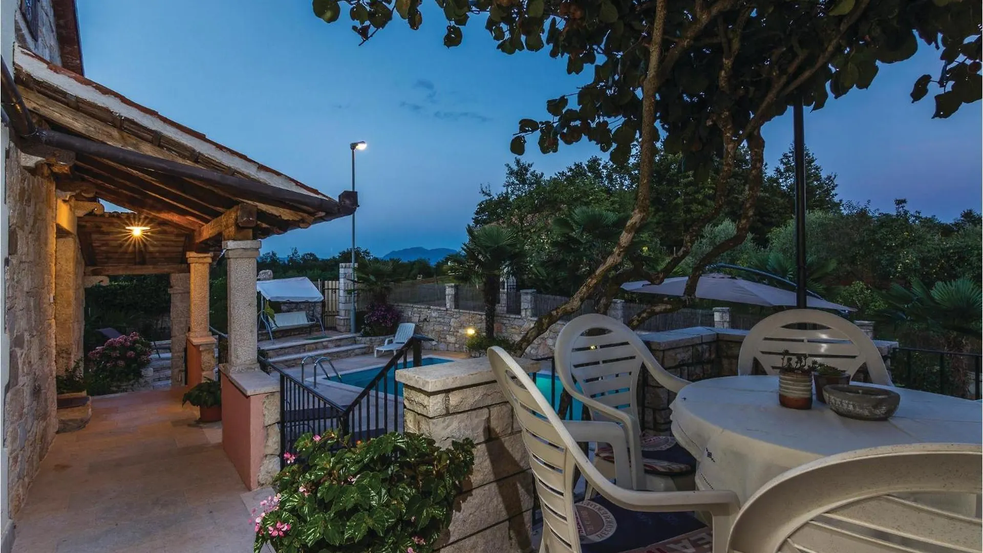 4 Bedroom Cozy Home In Puzari Holiday home Pican