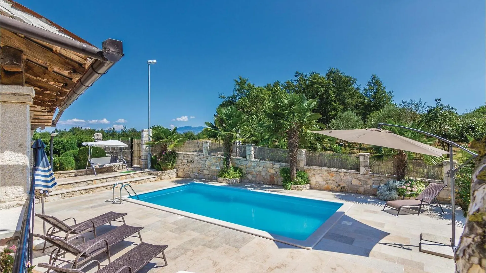 4 Bedroom Cozy Home In Puzari Pican