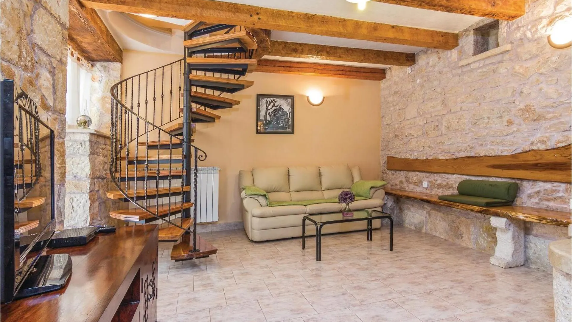 Holiday home 4 Bedroom Cozy Home In Puzari