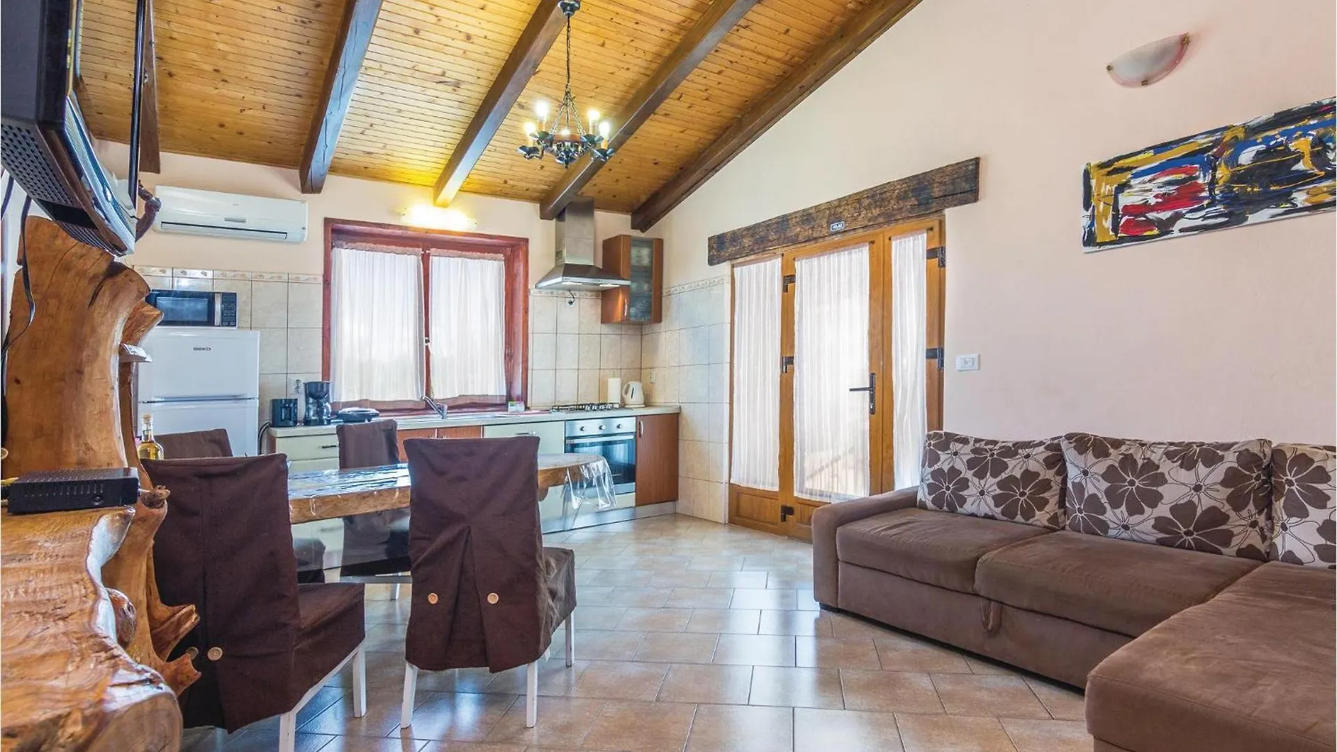 Holiday home 4 Bedroom Cozy Home In Puzari
