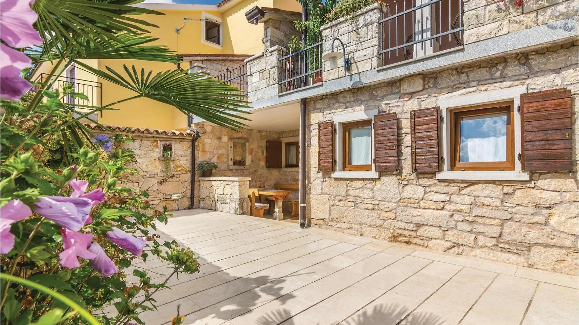 4 Bedroom Cozy Home In Puzari Holiday home Pican