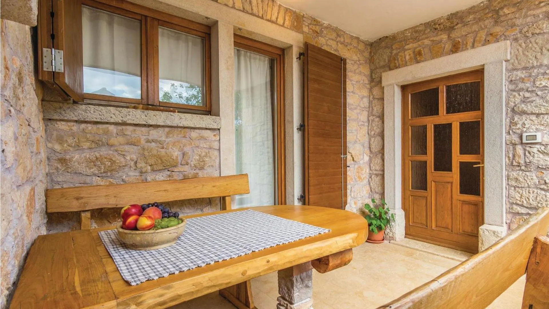Holiday home 4 Bedroom Cozy Home In Puzari