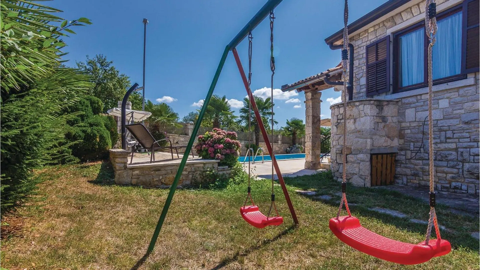 4 Bedroom Cozy Home In Puzari Pican