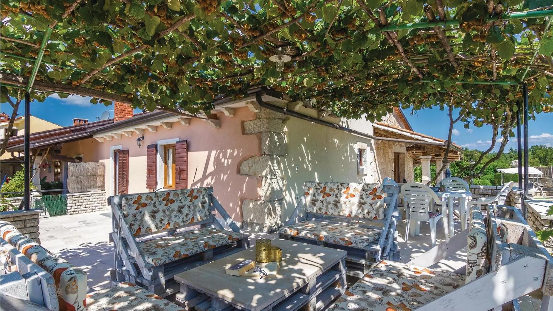 4 Bedroom Cozy Home In Puzari Holiday home