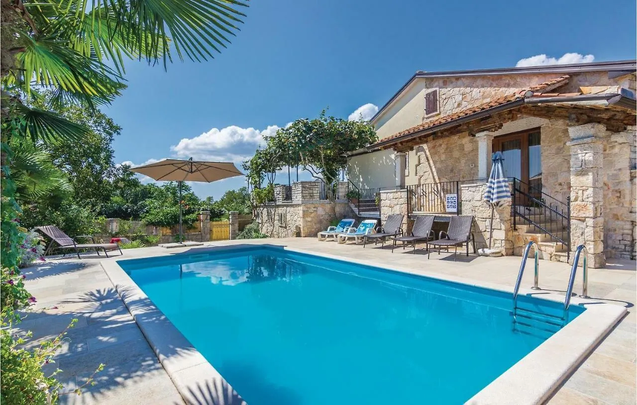 4 Bedroom Cozy Home In Puzari Holiday home